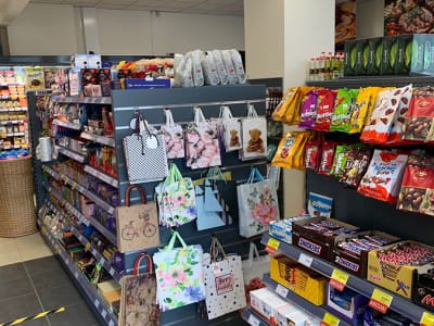 VVN-tiimi suoritti kaupan laitteiden toimitukset ja kokoonpanotyöt kauppaketjun "TOP" uudessa myymälässä Riiassa.14